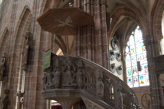 100_1664 small NUREMBERG CATHEDRAL 3.jpg - 302688 Bytes